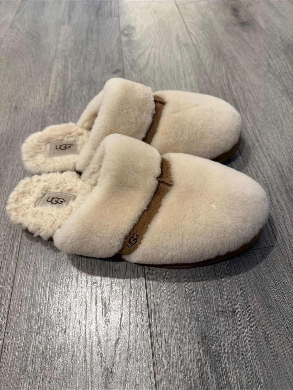 UGG Cream and Chestnut Shearling Mule Slippers floor model - Picture 4 of 6